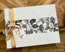 Load image into Gallery viewer, Posy Gift Hamper