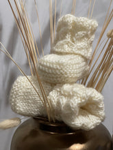 Load image into Gallery viewer, Handknitted Australian Wool Baby Booties